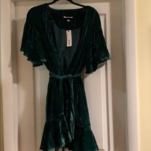 BB Dakota green velvet wrap dress-NWT- Size M